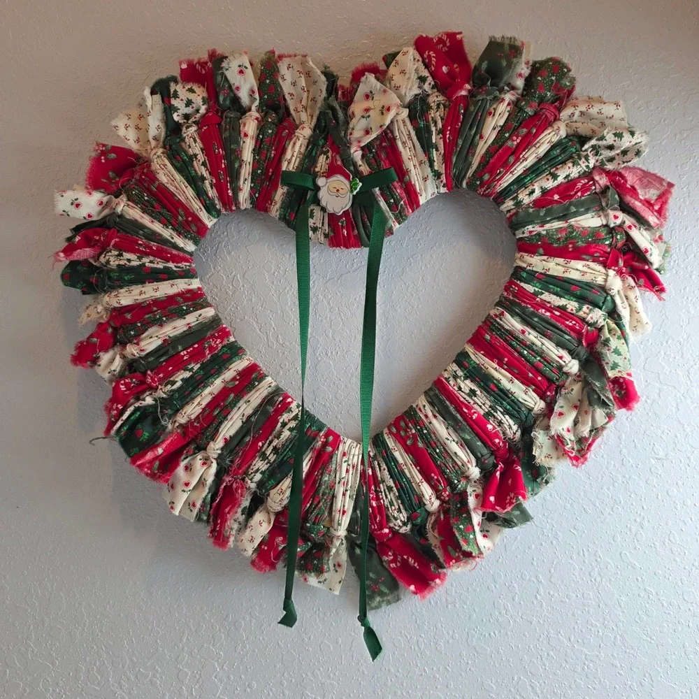 Handmade Heart Wreath‎ Christmas Fabric Tie Red Green Cream Santa Bow Farmhouse